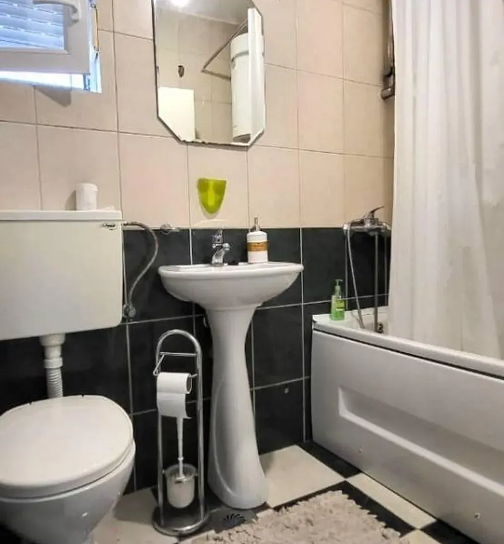 Izdavanje, dvosoban stan, 64m², Podmaine, Budva