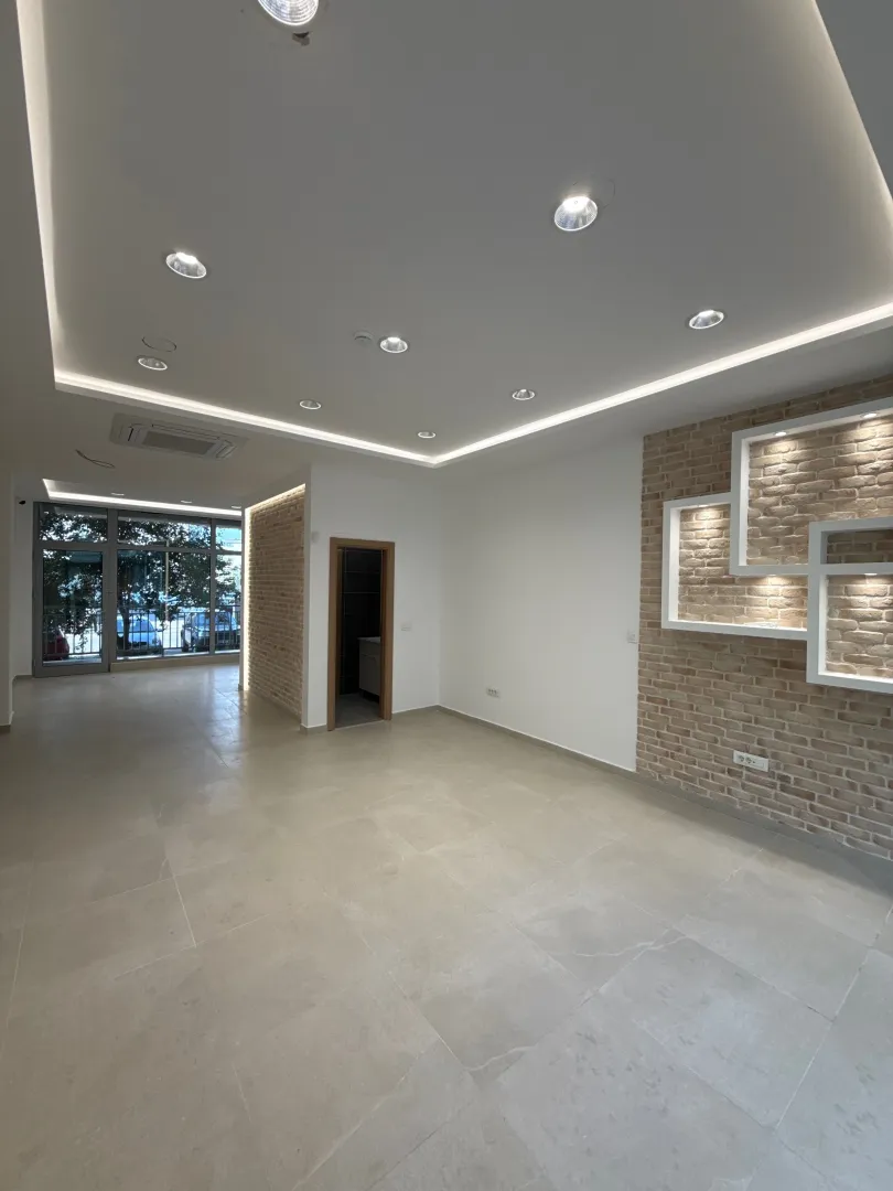 Rent, office space, 46m², Blok 9, Podgorica