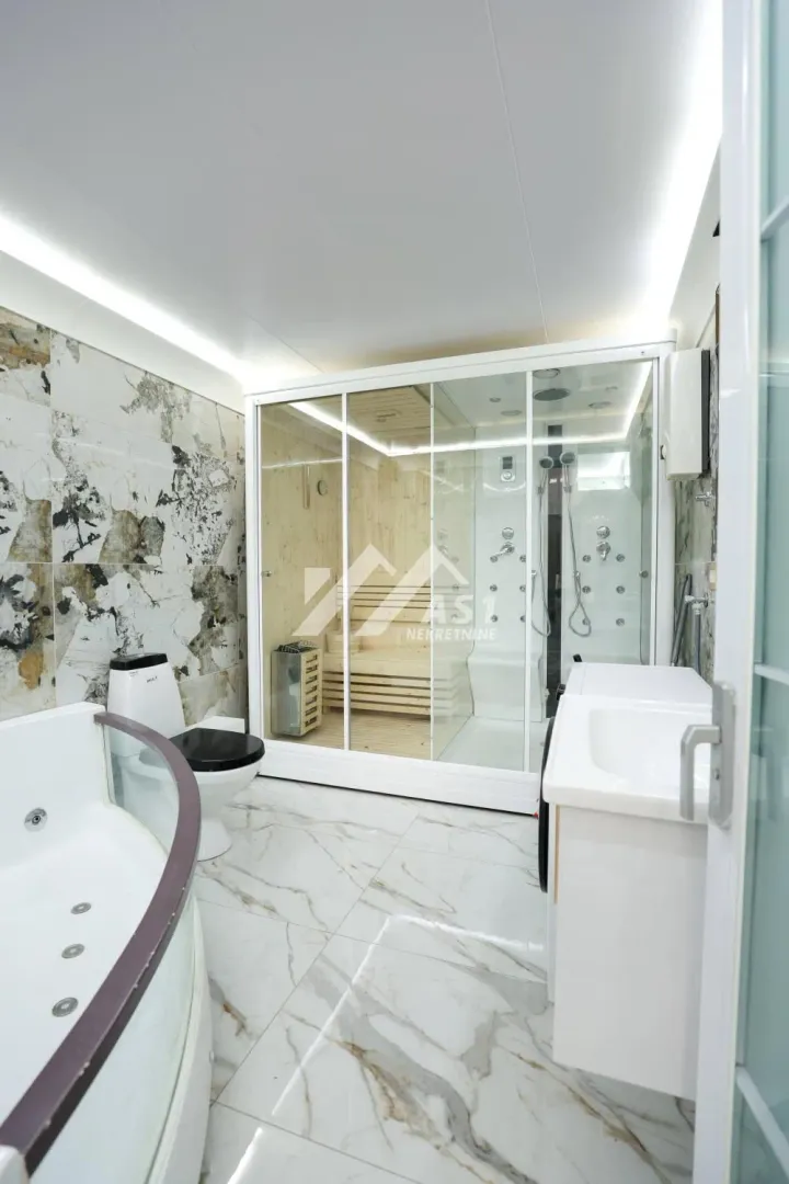 Izdavanje, trosoban stan, 100m², Salajka, Novi Sad Sve Podlokacije