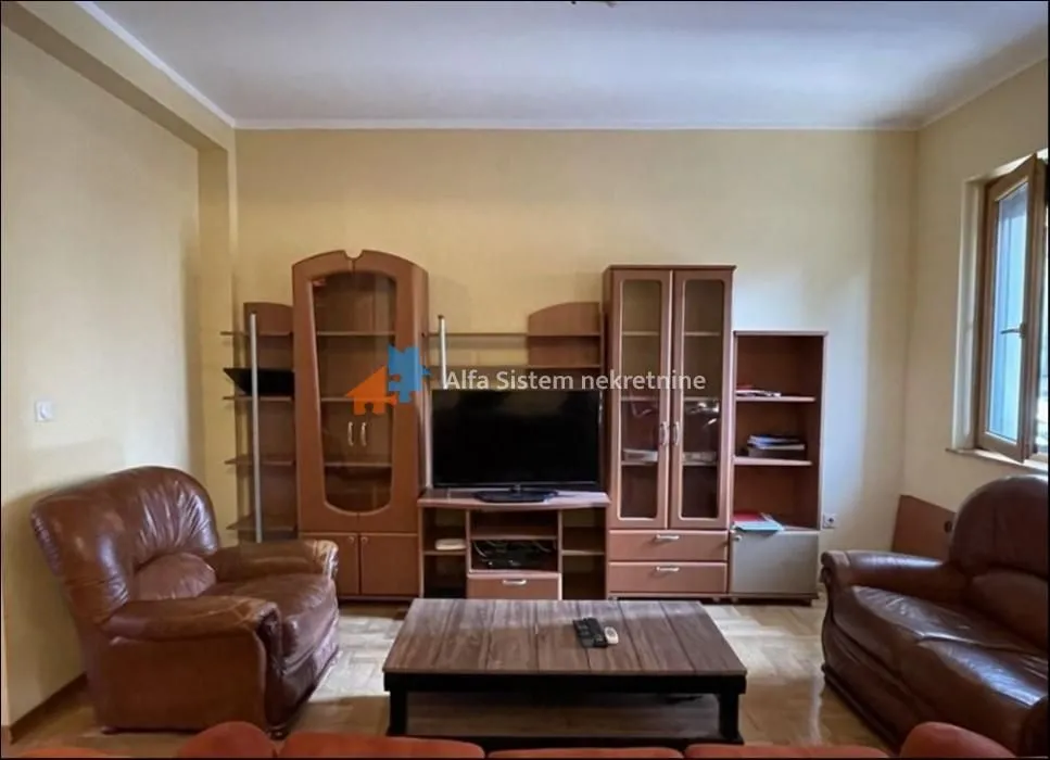 Izdavanje, trosoban stan, 65m², Južni Bulevar, Vračar Sve Podlokacije