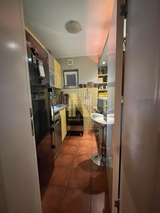 Prodaja, četvorosoban stan, 127m², Sajmište, Novi Sad