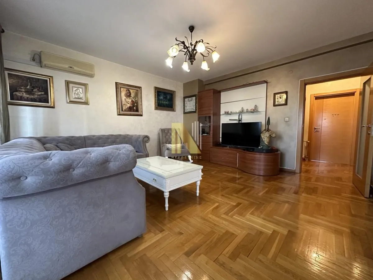 Prodaja, trosoban stan, 97m², Centar, Novi Sad