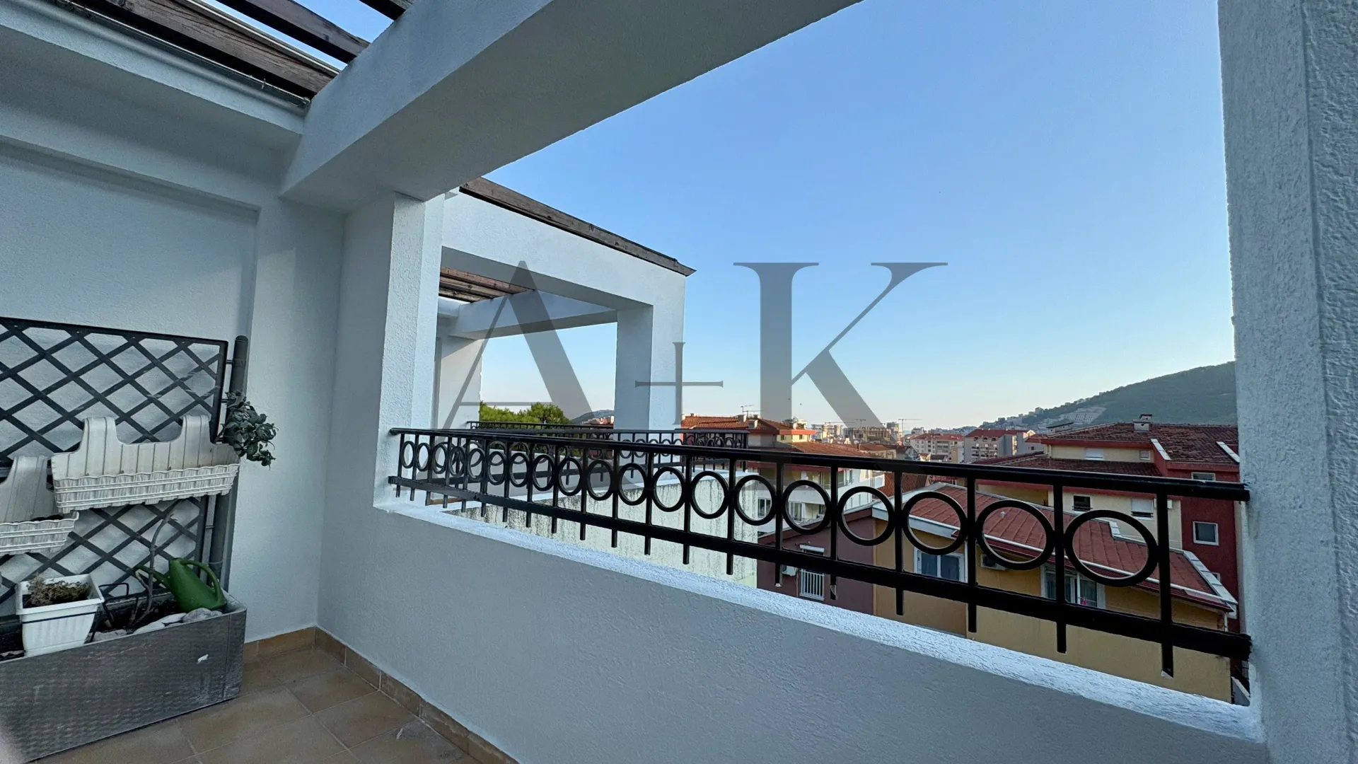 Sale, three bedroom apartment, 100m², Podmaine, Budva