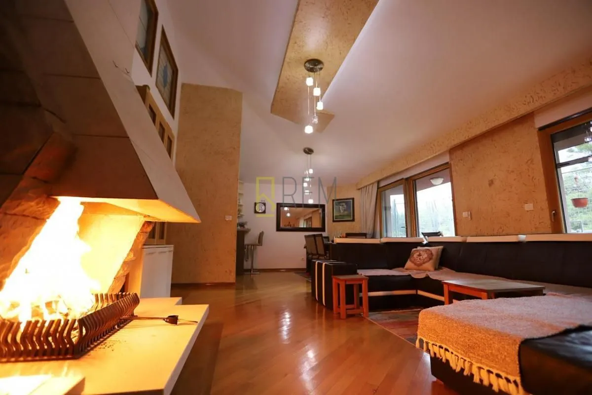 Sale, four bedroom apartment, 136m², Centar, Podgorica