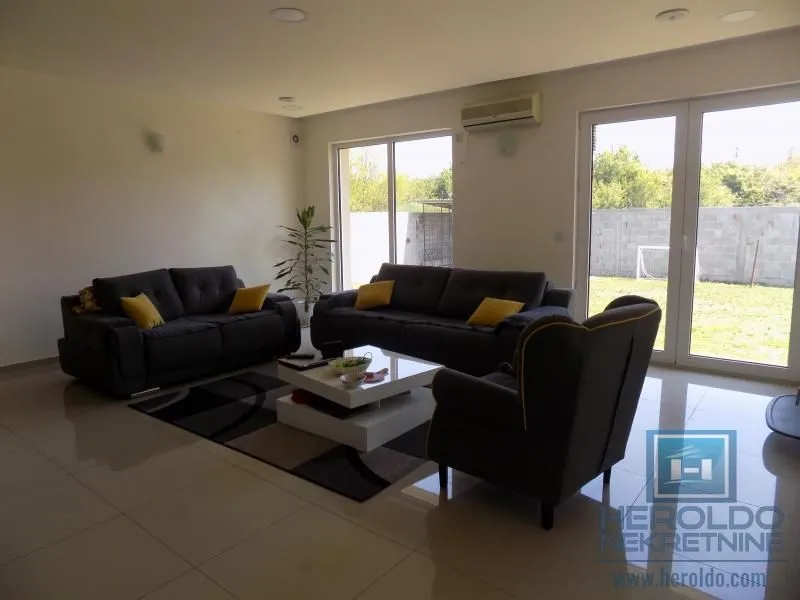 Prodaja, kuća, 327m², Ćuprija, Srbija