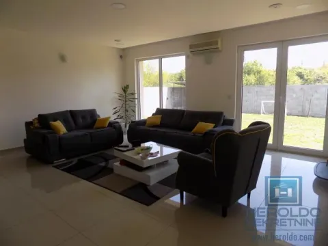 Sale, house, 327m², Ćuprija, Srbija - image 4