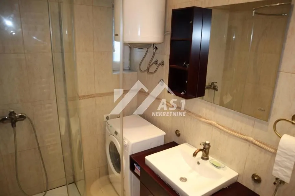 Izdavanje, dvosoban stan, 52m², Bulevar Oslobodjenja, Novi Sad Sve Podlokacije