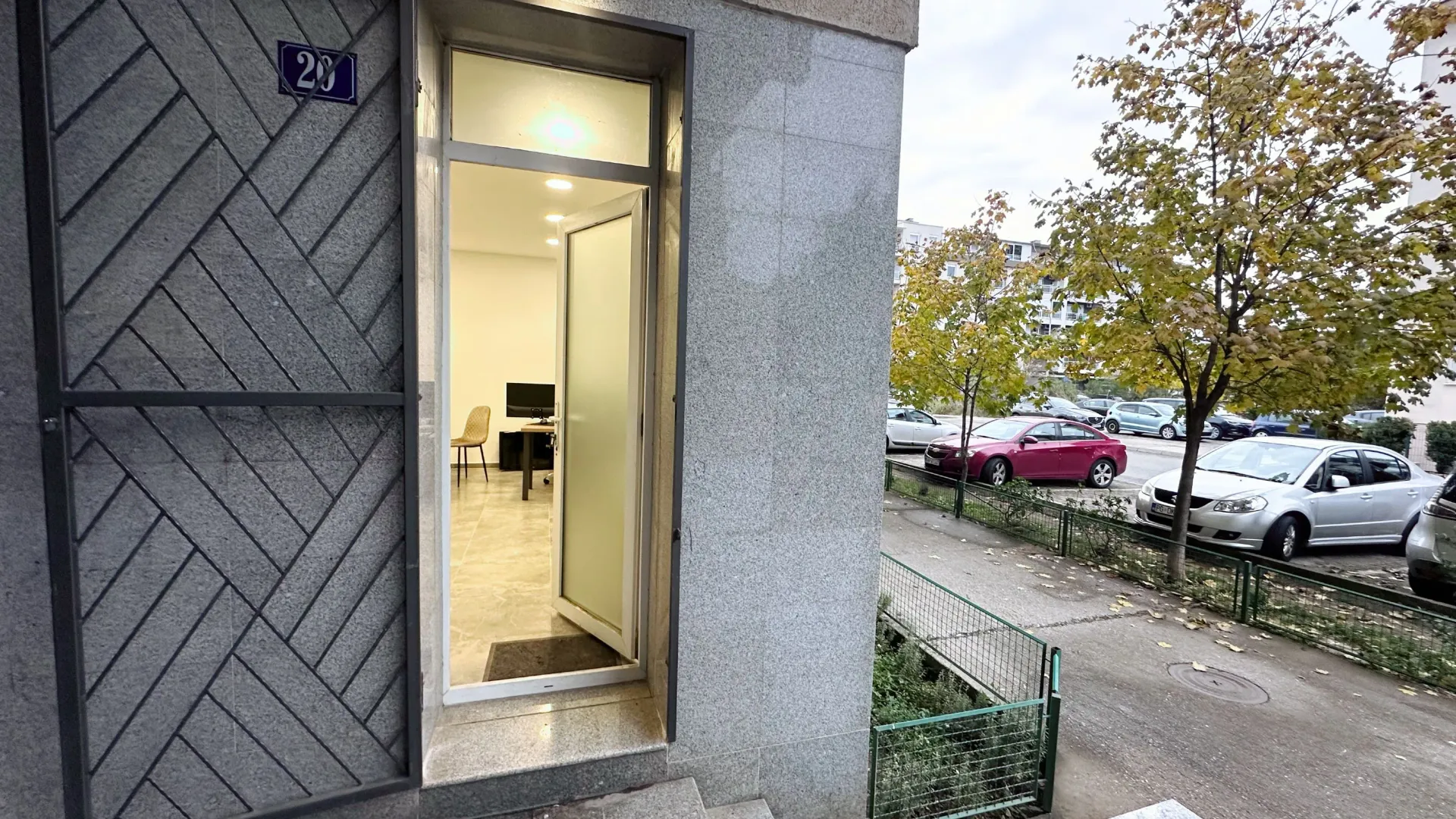 Izdavanje, poslovni prostor, 56m², Blok 9, Podgorica
