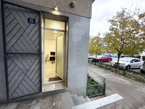 Izdavanje, poslovni prostor, 56m², Blok 9, Podgorica - image 4