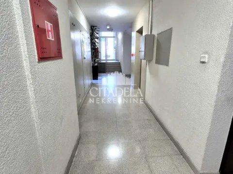 Sale, three bedroom apartment, 74m², Vračar Hram, Vračar Sve Podlokacije - image 15