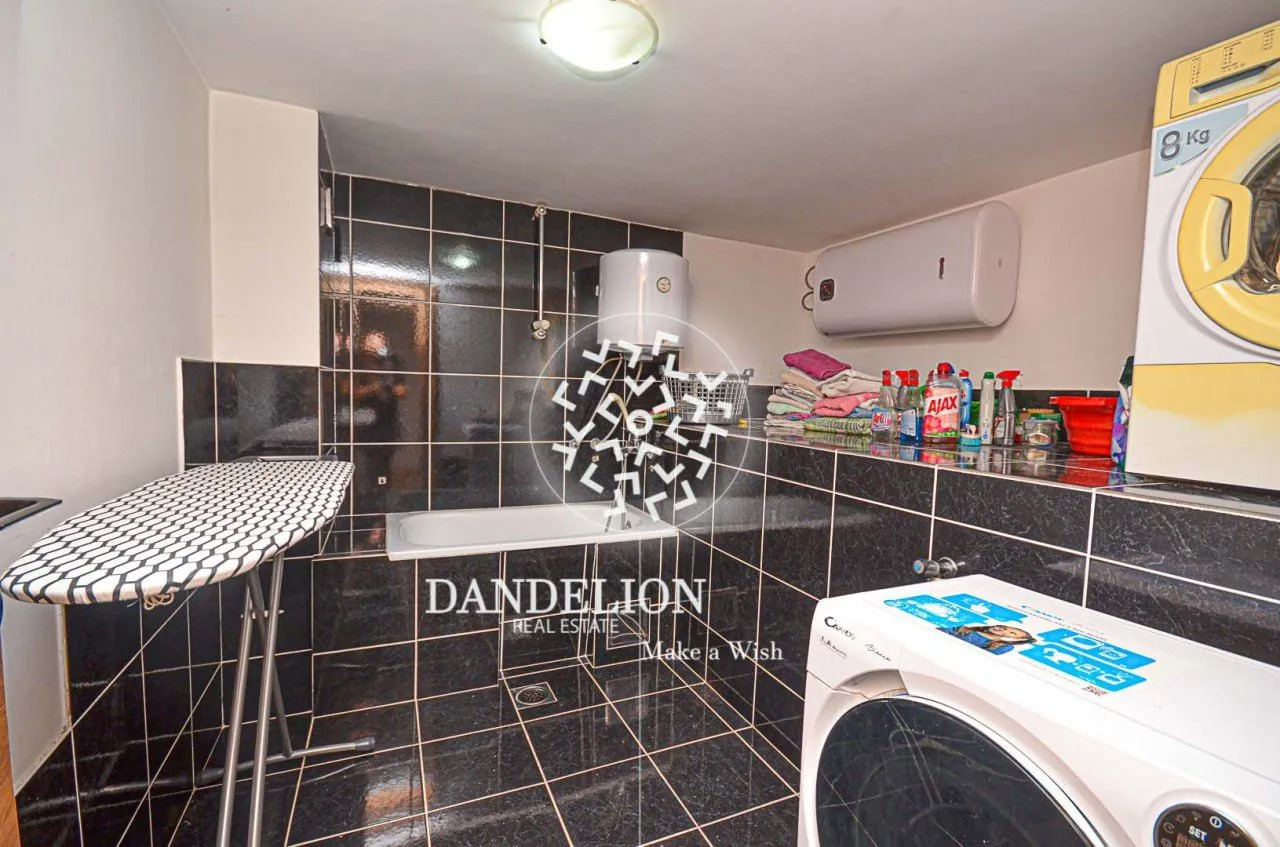 Izdavanje, stan, 300m², Gorica C, Podgorica