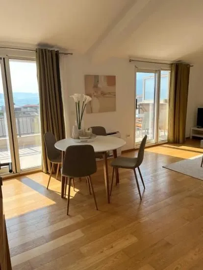 Prodaja, trosoban stan, 99m², Kalimanj, Tivat