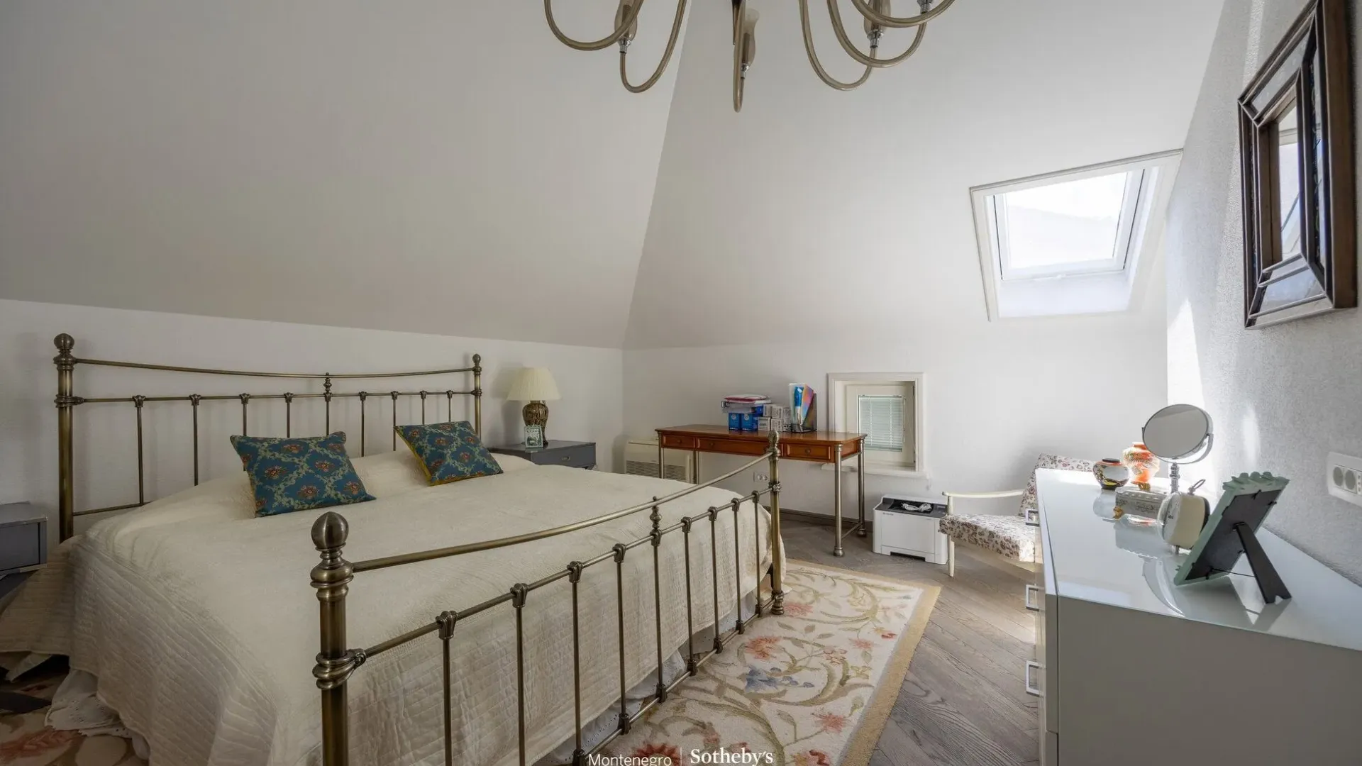 Rent, house, 587m², Dobrota, Kotor