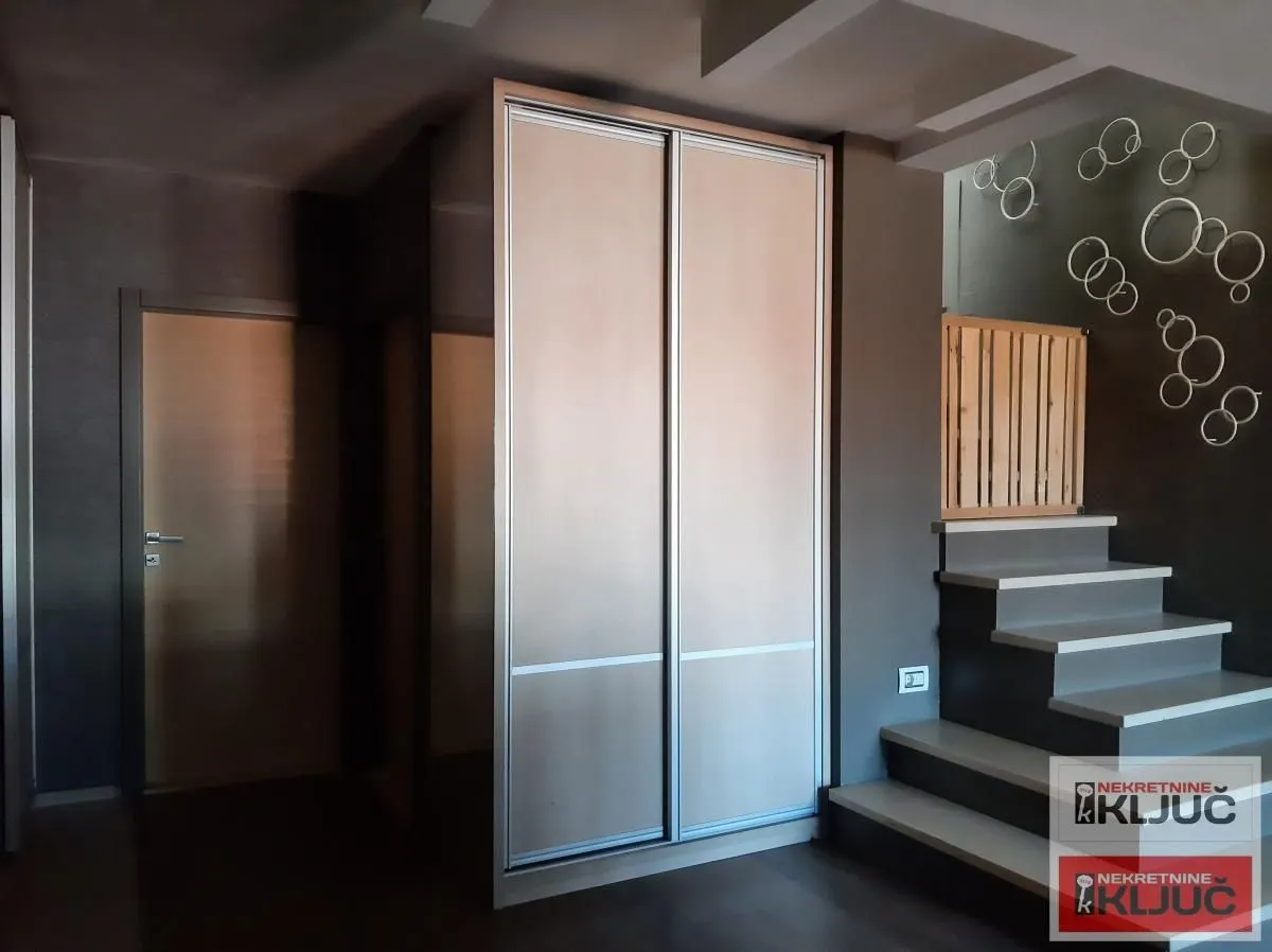 Prodaja, stan, 143m², Centar, Novi Sad