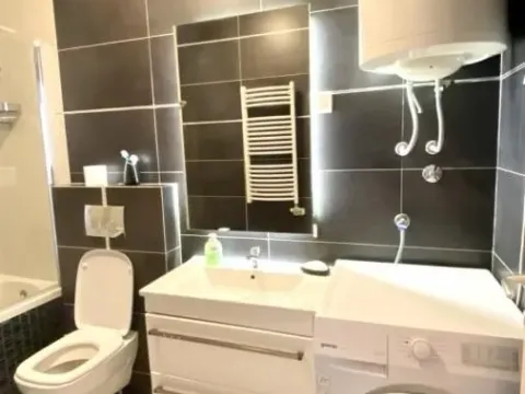 Izdavanje, trosoban stan, 80m², Stari grad, Novi Sad - image 10