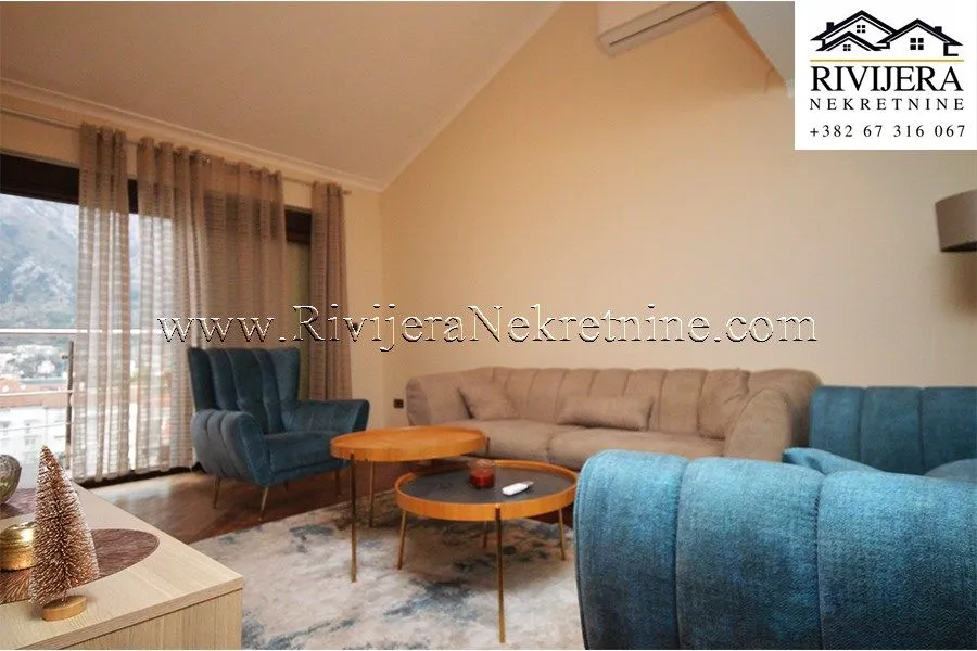 Prodaja, četvorosoban stan, 105m², Dobrota, Kotor