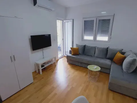 Izdavanje, jednosoban stan, 32m², Bijeli Do, Budva - image 1