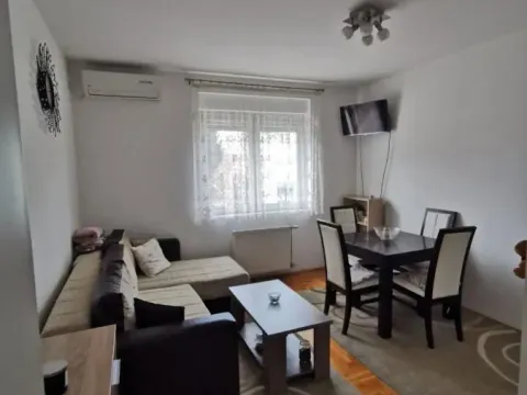 Izdavanje, jednosoban stan, 38m², Adamovićevo Naselje, Novi Sad Sve Podlokacije - image 1