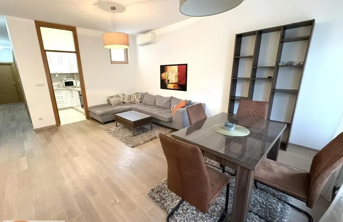 Izdavanje, trosoban stan, 70m², Kalenić Pijaca, Vračar Sve Podlokacije