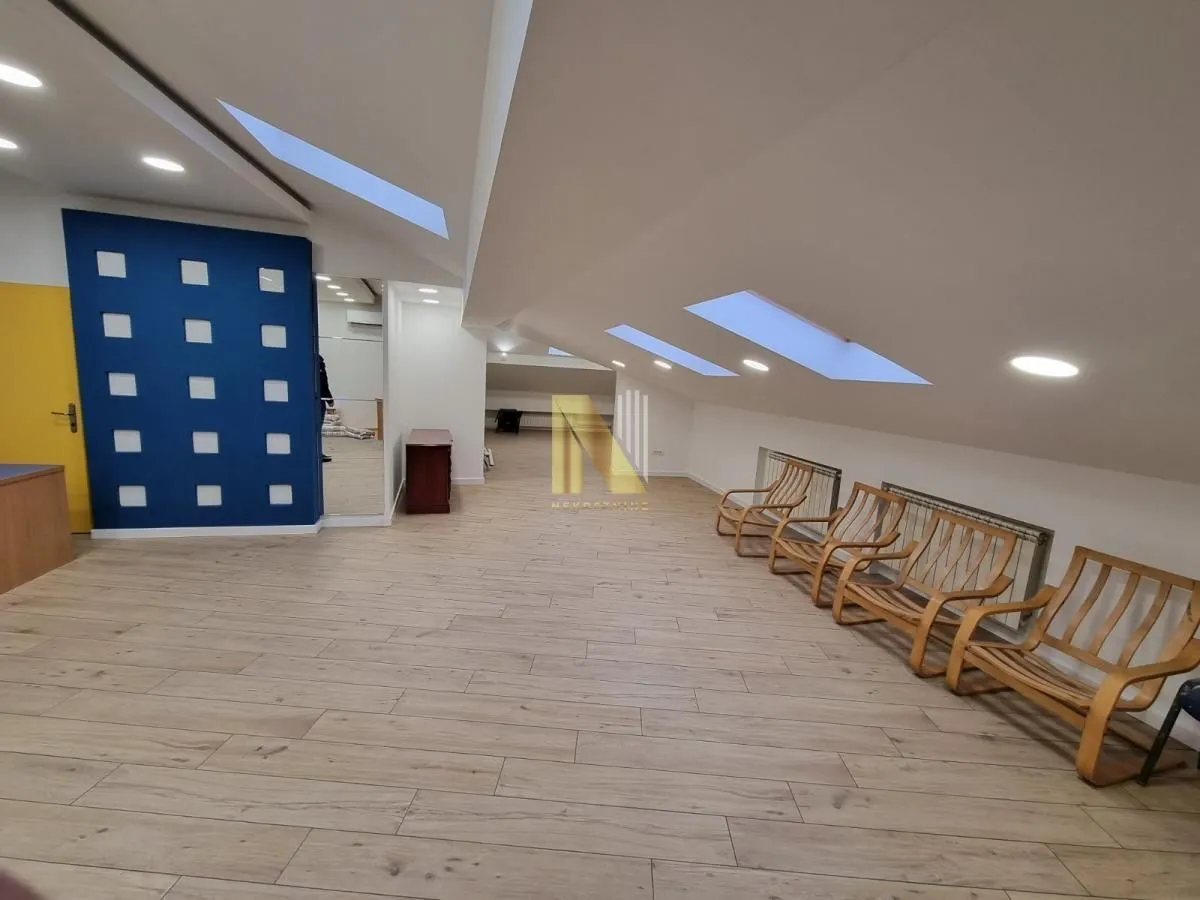 Izdavanje, poslovni prostor, 120m², Centar, Novi Sad