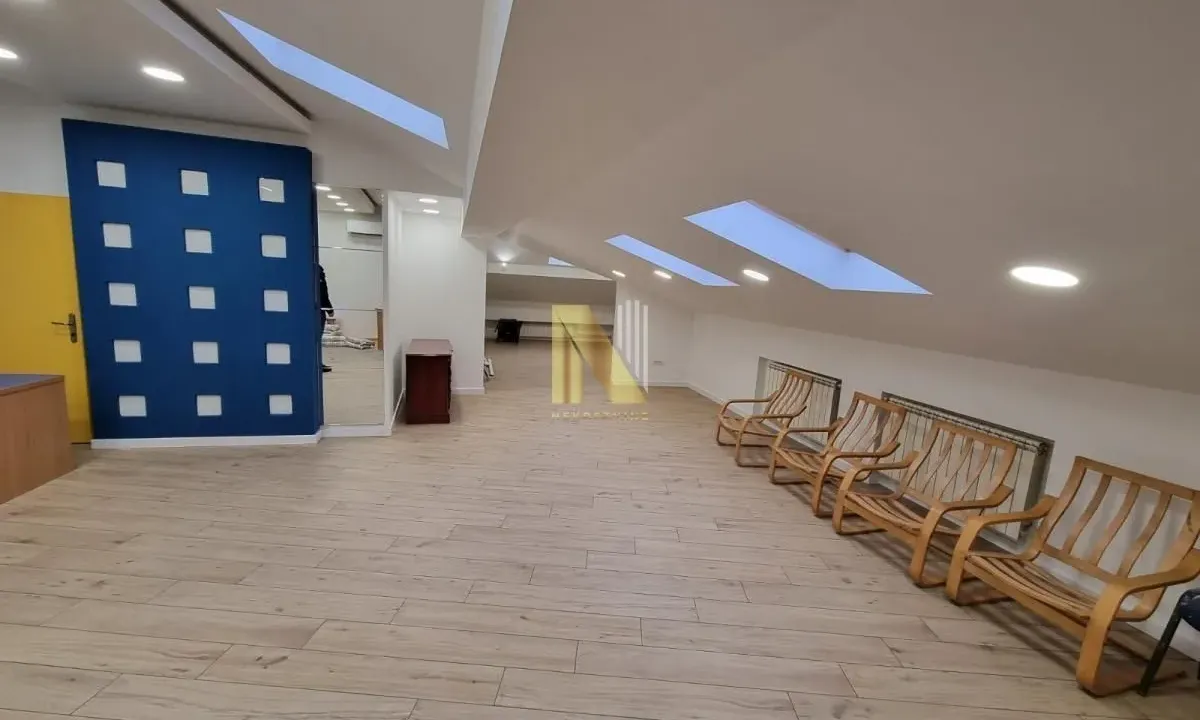 Izdavanje, poslovni prostor, 120m², Centar, Novi Sad