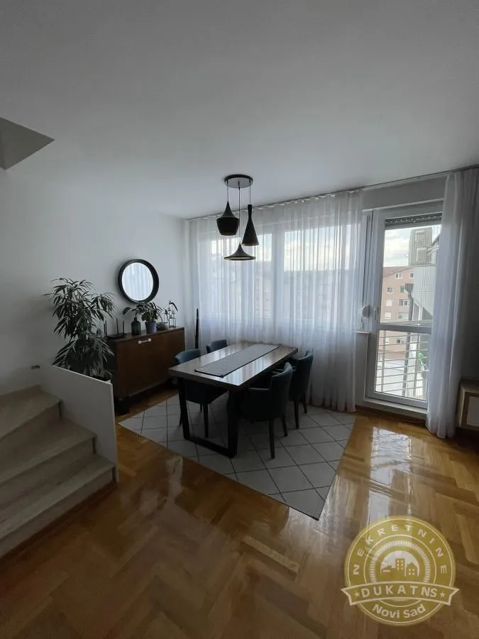 Prodaja, četvorosoban stan, 79m², Centar, Novi Sad