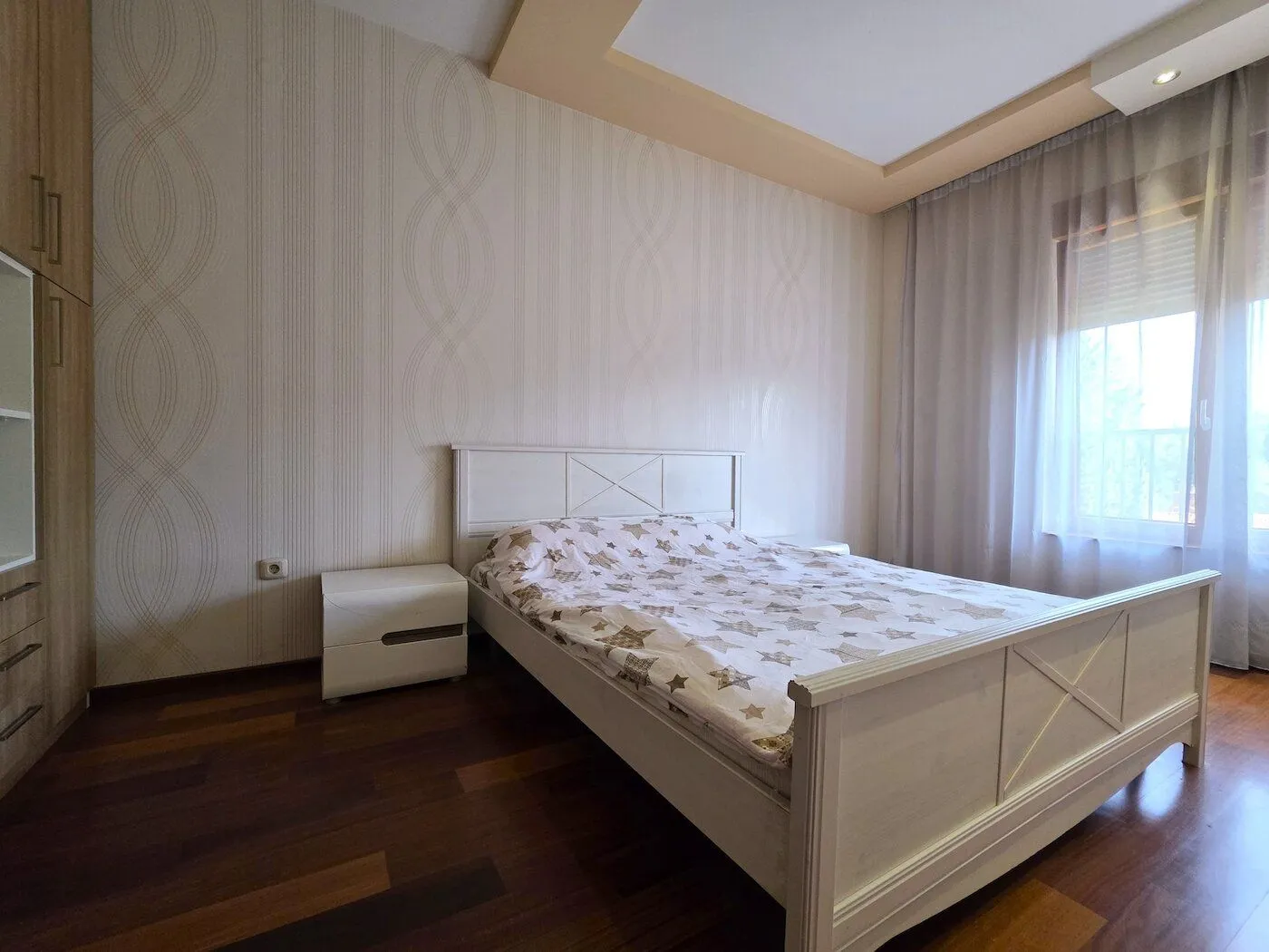 Izdavanje, dvosoban stan, 75m², Centar, Podgorica