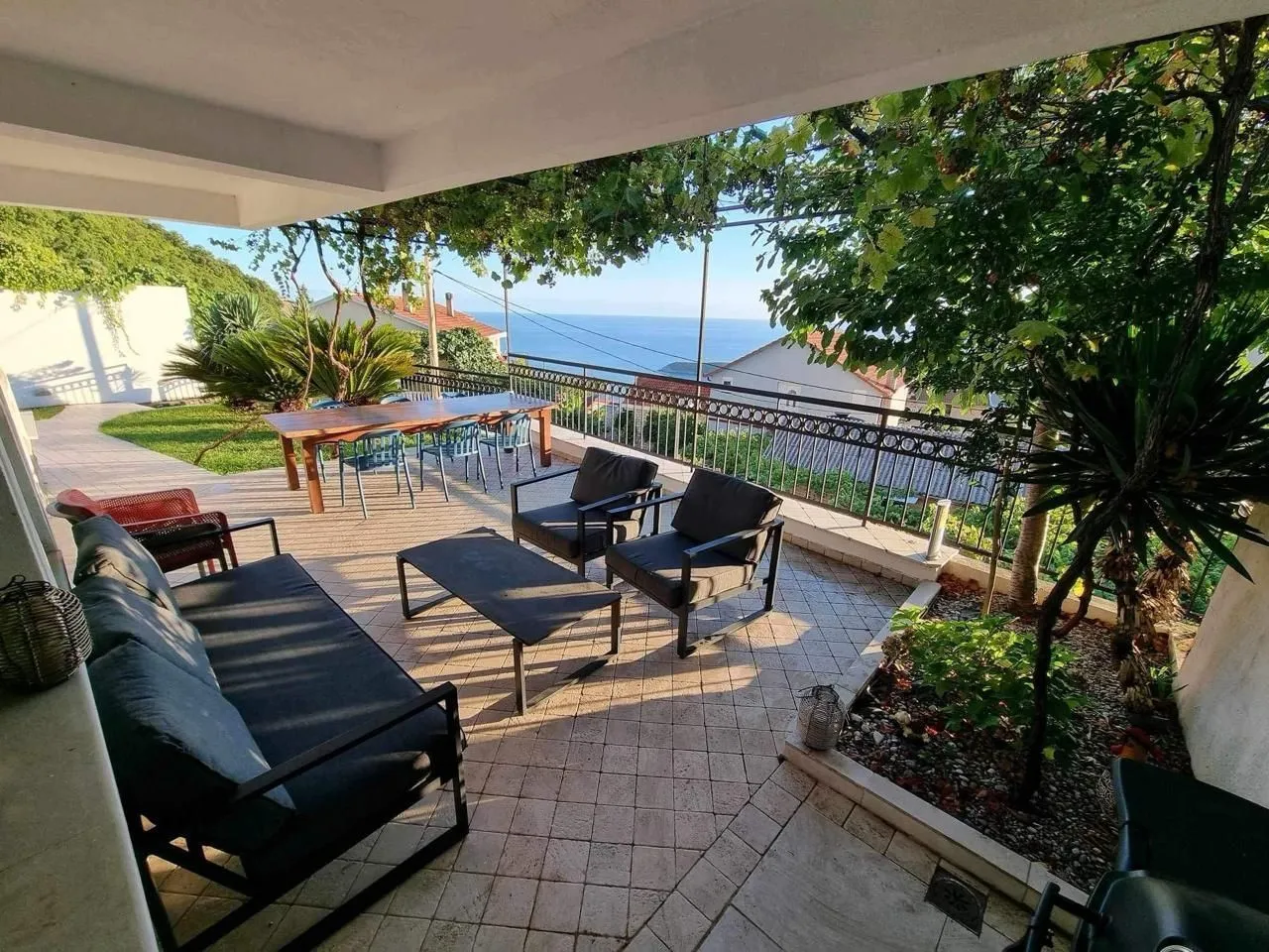 Izdavanje, dvosoban stan, 80m², Prijevor, Herceg Novi