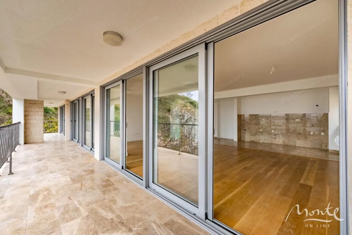 Sale, three bedroom apartment, 160m², Pržno, Budva