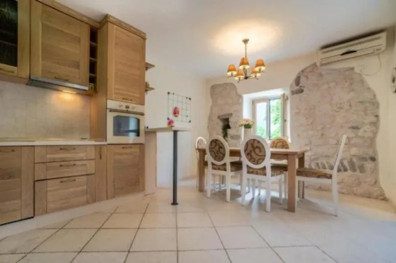 Rent, two bedroom apartment, 96m², Dobrota, Kotor