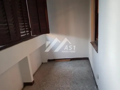 Izdavanje, trosoban stan, 96m², Železnička Stanica, Novi Sad Sve Podlokacije - image 8