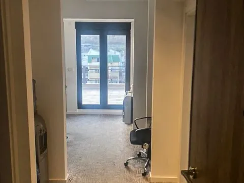 Izdavanje, četvorosoban stan, 120m², Momišići, Podgorica - image 11