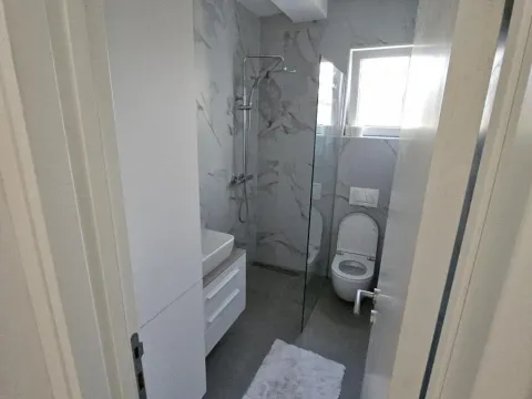 Rent, one bedroom apartment, 56m², Kalimanj, Tivat - image 23