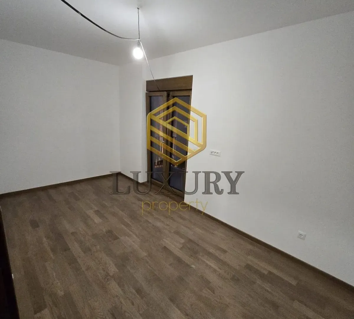 Izdavanje, trosoban stan, 81m², Vezirov Most, Podgorica