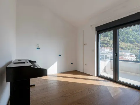 Prodaja, trosoban stan, 130m², Budva, Crna Gora - image 4