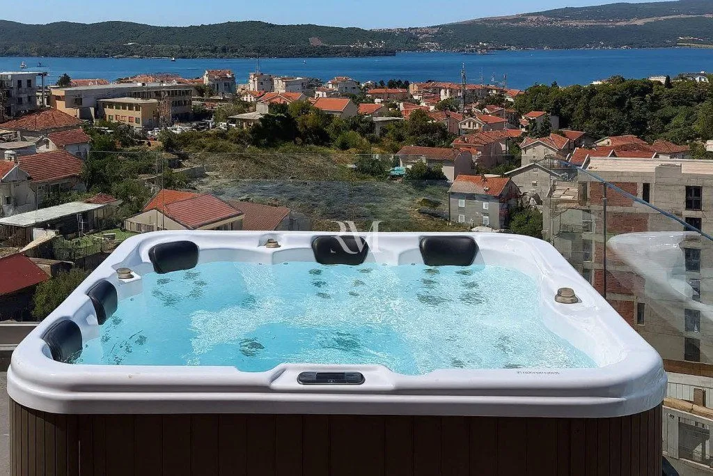 Rent, two bedroom apartment, 185m², Mažina, Tivat