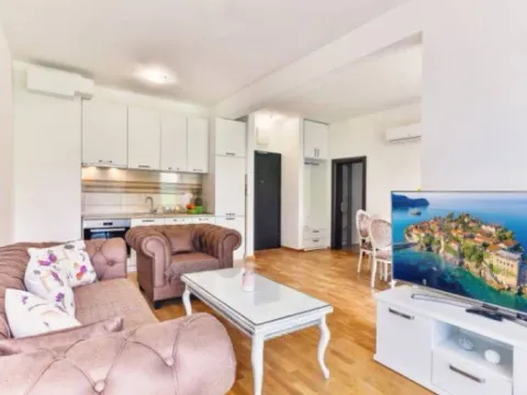 Prodaja, dvosoban stan, 90m², Bečići, Budva