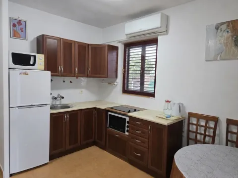 Sale, one bedroom apartment, 40m², Bečići, Budva - image 1