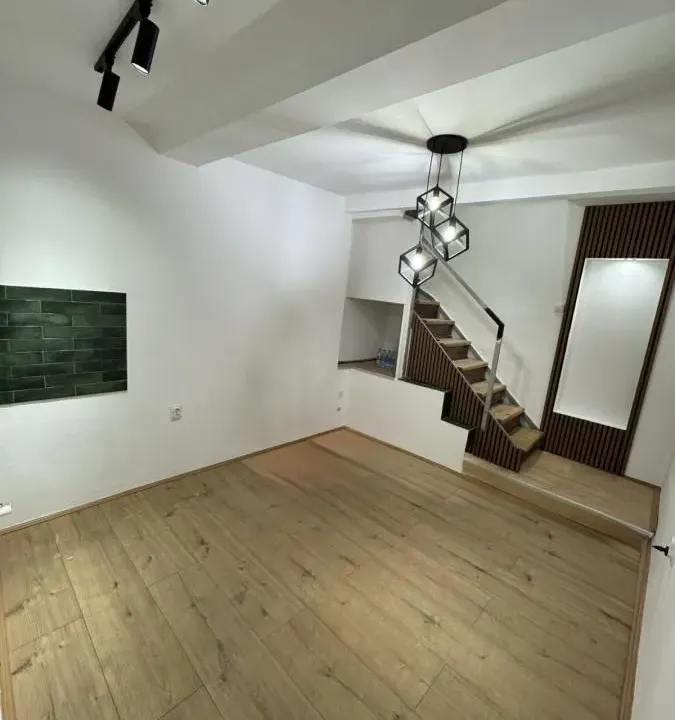 Izdavanje, poslovni prostor, 40m², Centar, Niš