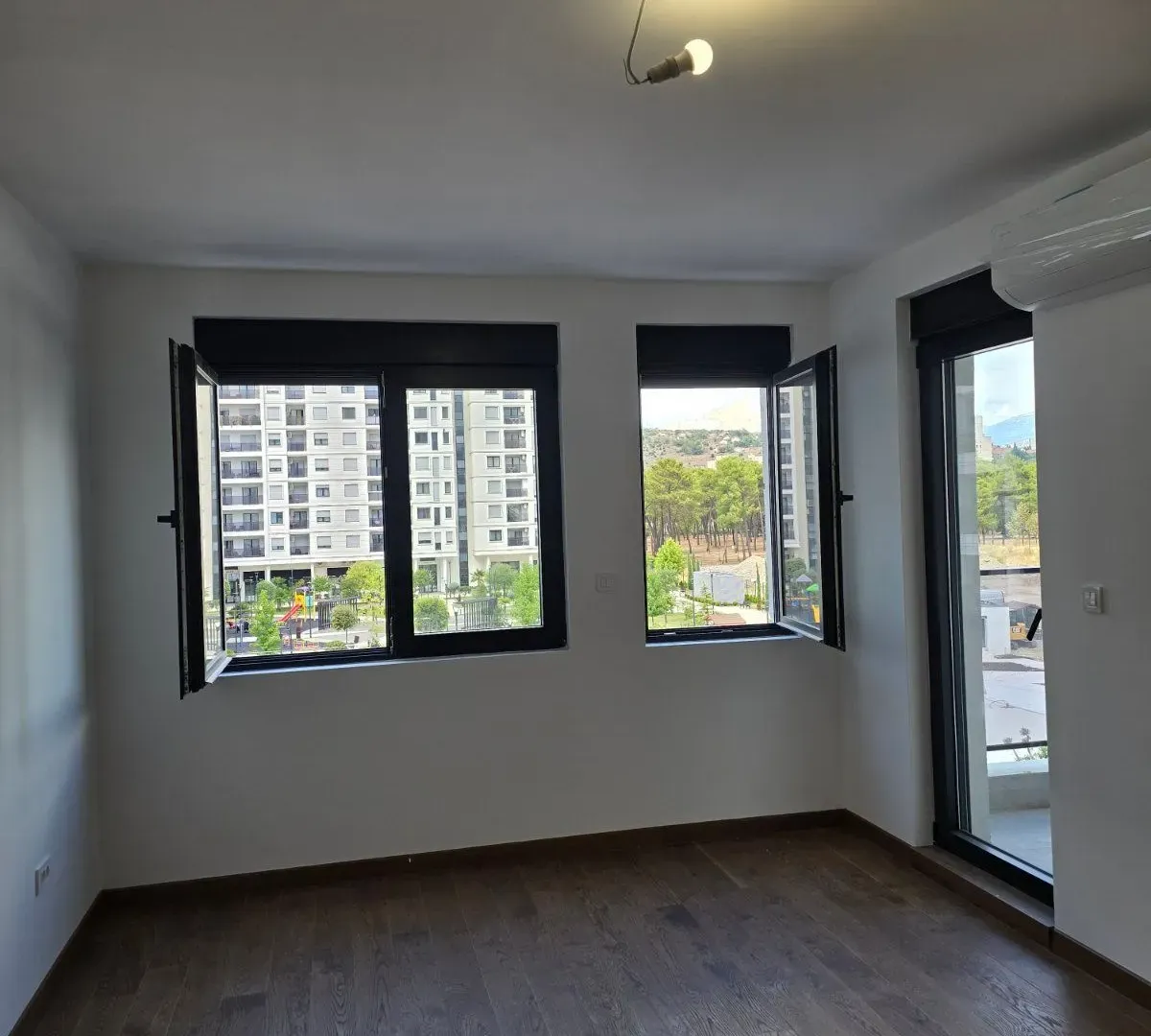 Izdavanje, dvosoban stan, 80m², Tološi, Podgorica