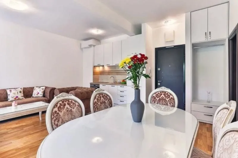 Prodaja, dvosoban stan, 90m², Rafailovići, Budva