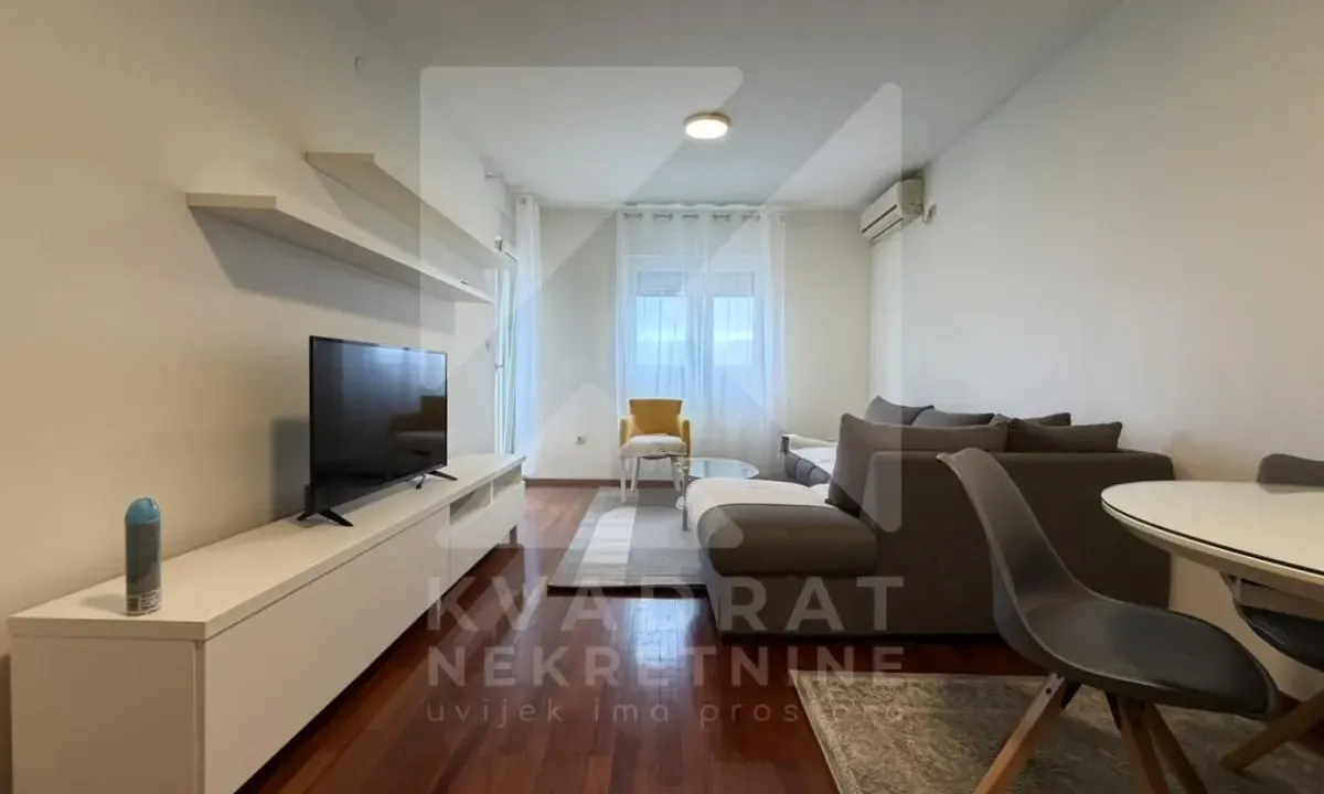 Izdavanje, jednosoban stan, 43m², Stari Aerodrom, Podgorica