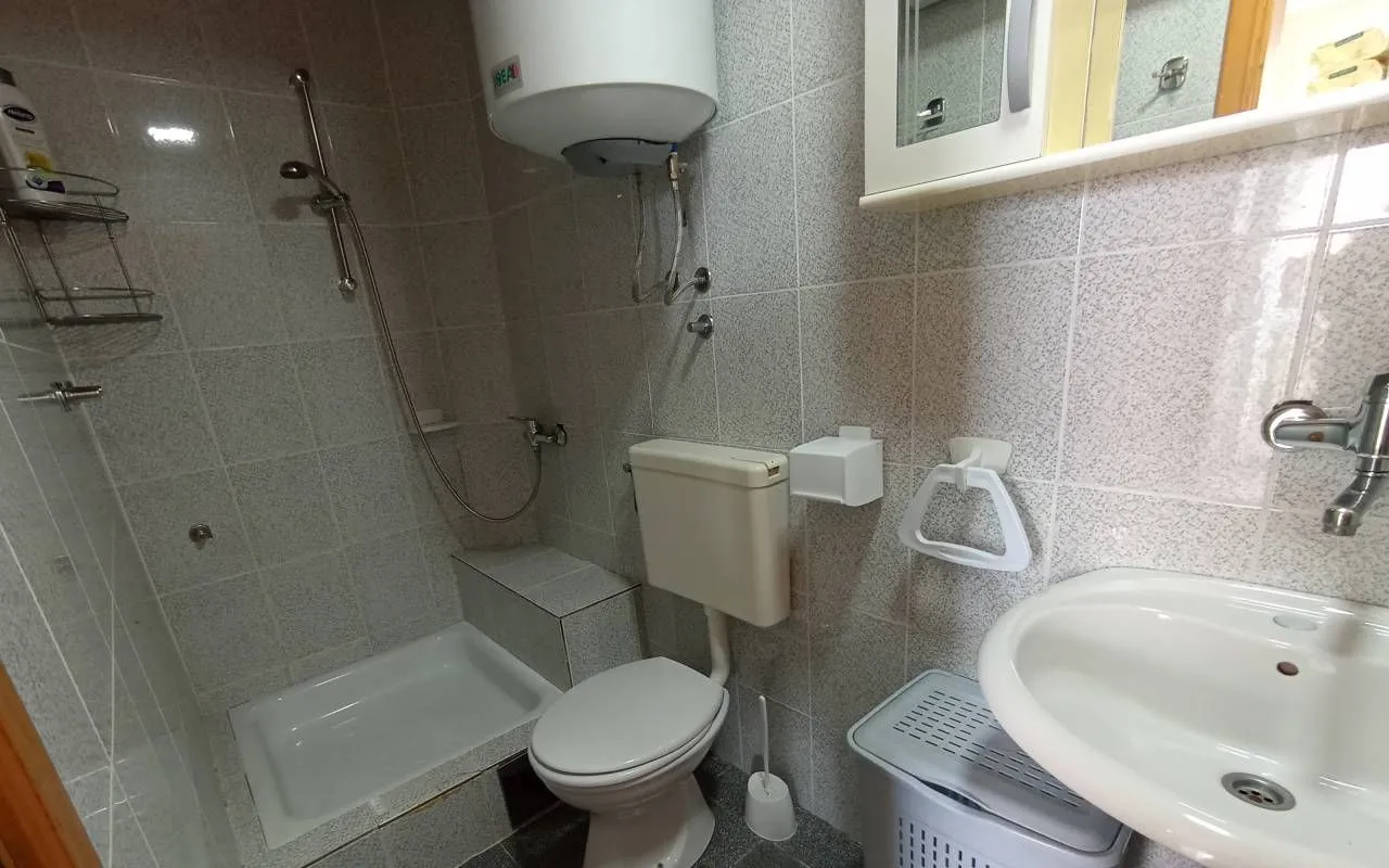 Izdavanje, kuća, 100m², Dobra Voda, Budva