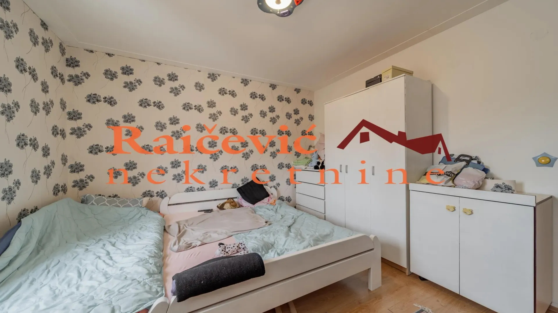 Prodaja, trosoban stan, 115m², Petlovo Brdo, Beograd