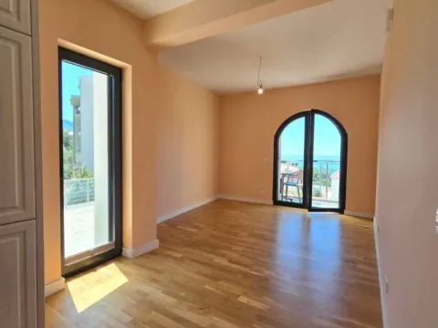 Sale, two bedroom apartment, 53m², Bečići, Budva - image 2