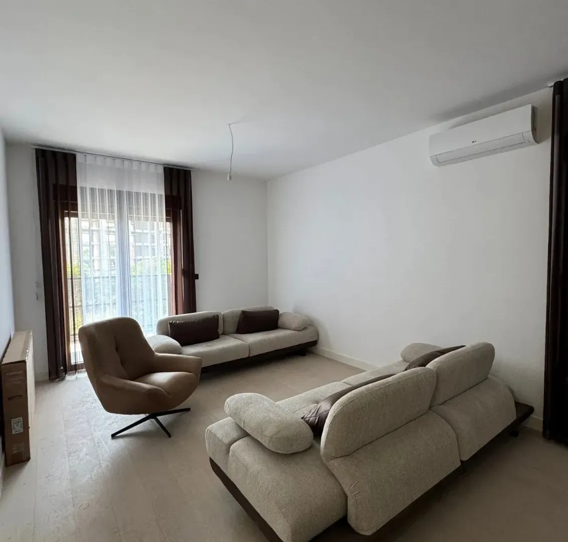 Izdavanje, jednosoban stan, 53m², Podgorica, Crna Gora