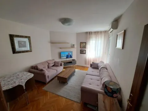 Izdavanje, jednosoban stan, 38m², Blok 9, Podgorica - image 8