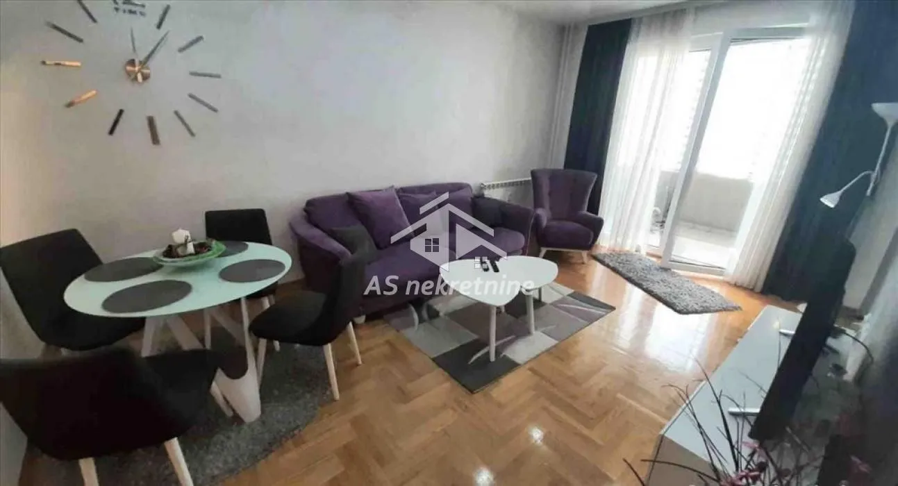 Izdavanje, četvorosoban stan, 96m², Vračar Sve Podlokacije, Beograd