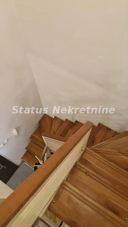 Prodaja, četvorosoban stan, 120m², Centar, Novi Sad