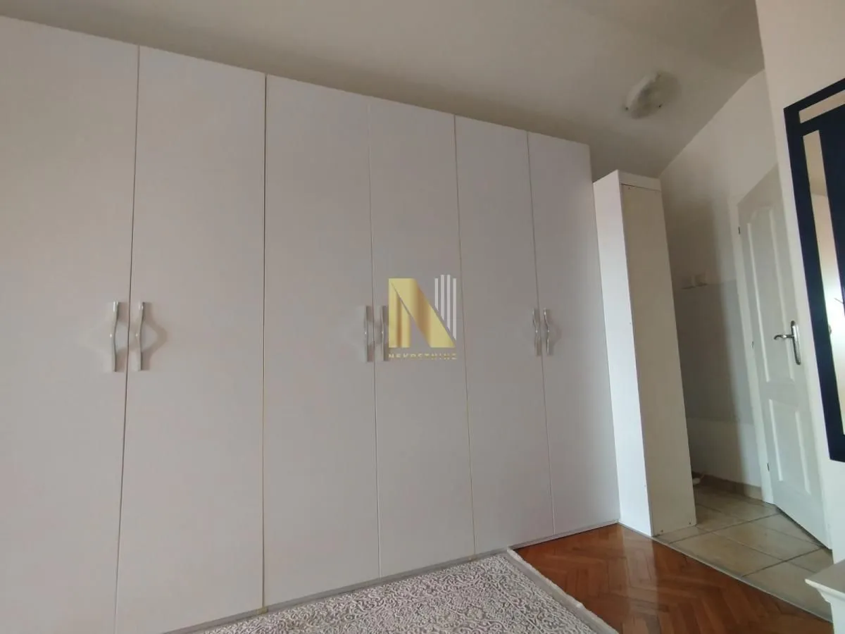 Prodaja, četvorosoban stan, 120m², Centar, Novi Sad